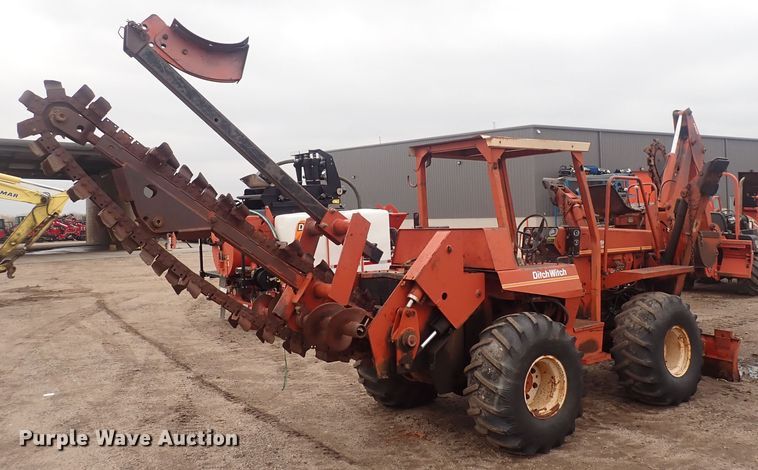 image for item DQ4890 1982 Ditch Witch 6510  trencher