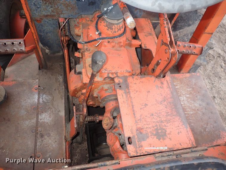 image for item DQ4890 1982 Ditch Witch 6510  trencher