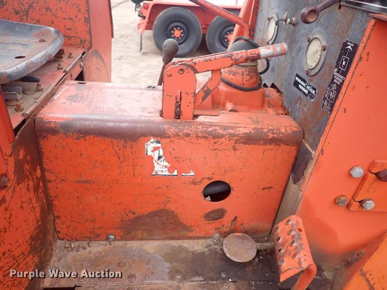 image for item DQ4890 1982 Ditch Witch 6510  trencher