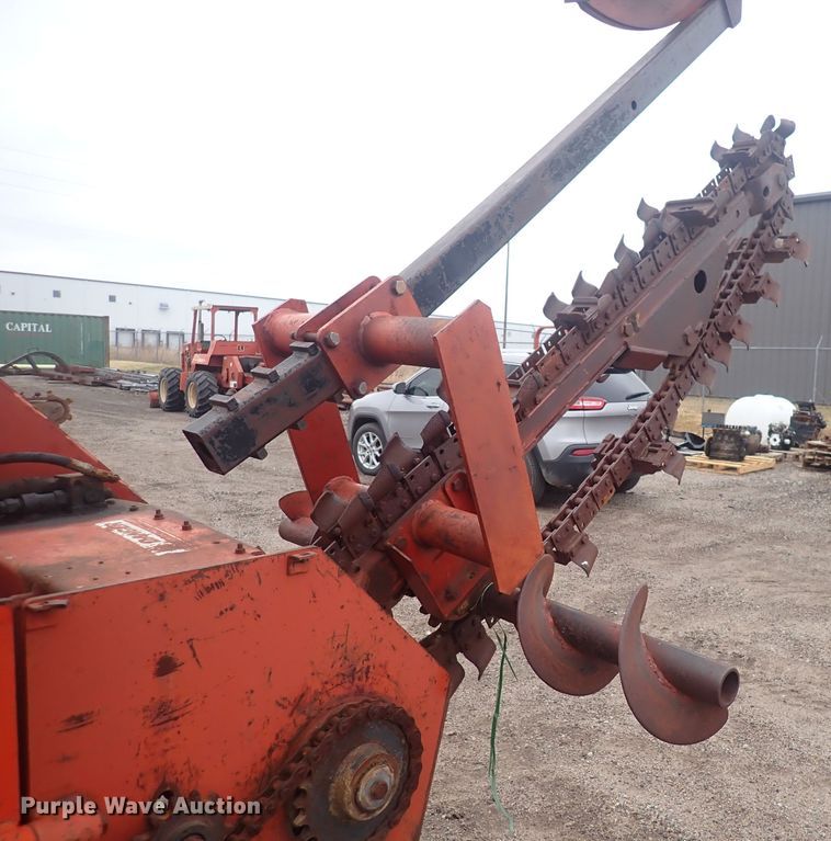 image for item DQ4890 1982 Ditch Witch 6510  trencher