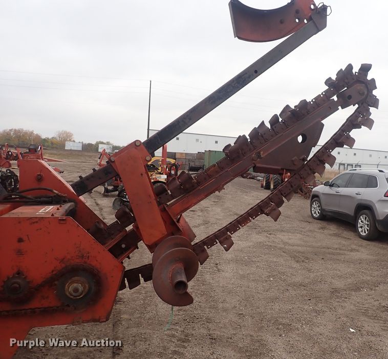 image for item DQ4890 1982 Ditch Witch 6510  trencher