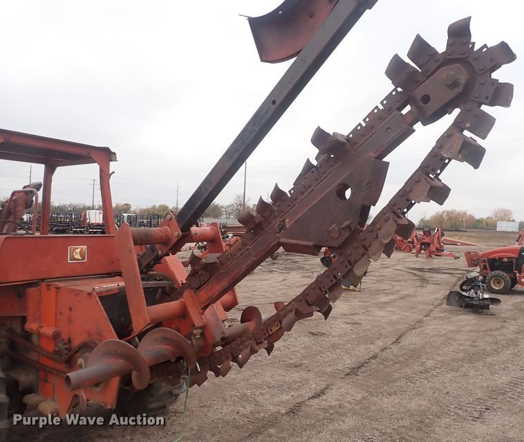image for item DQ4890 1982 Ditch Witch 6510  trencher