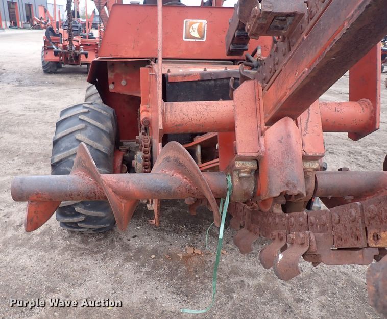 image for item DQ4890 1982 Ditch Witch 6510  trencher