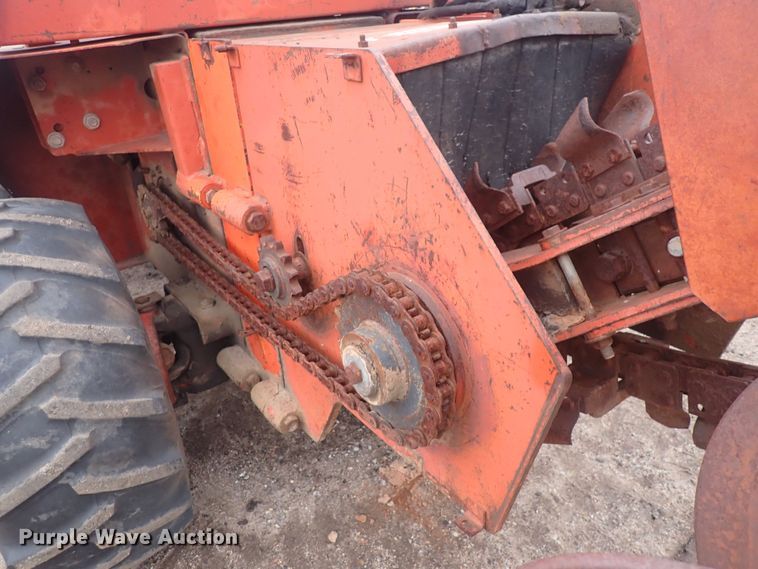 image for item DQ4890 1982 Ditch Witch 6510  trencher