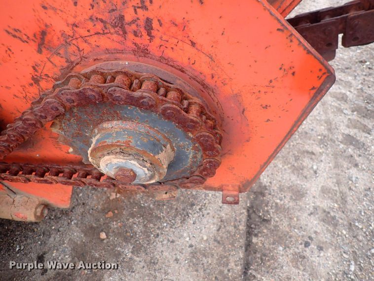 image for item DQ4890 1982 Ditch Witch 6510  trencher