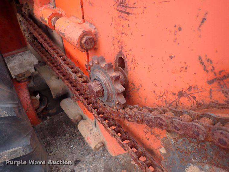 image for item DQ4890 1982 Ditch Witch 6510  trencher