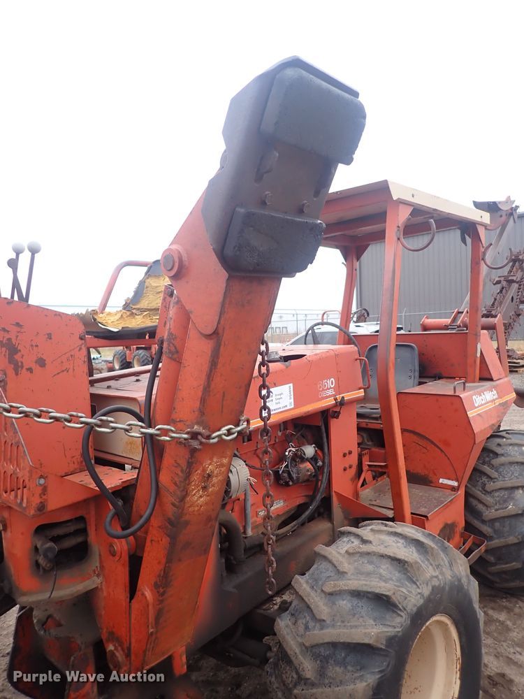 image for item DQ4890 1982 Ditch Witch 6510  trencher