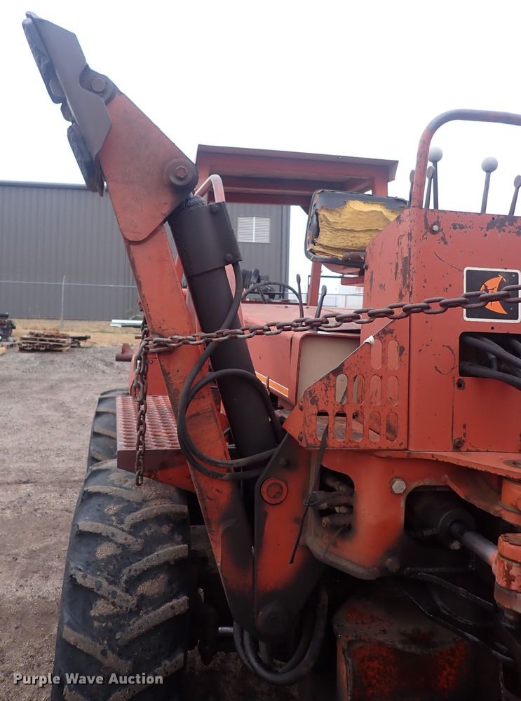 image for item DQ4890 1982 Ditch Witch 6510  trencher