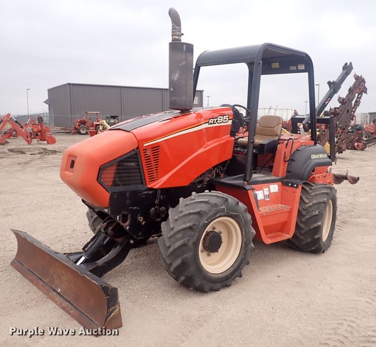 image for item DQ4892 2010 Ditch Witch RT95  trencher