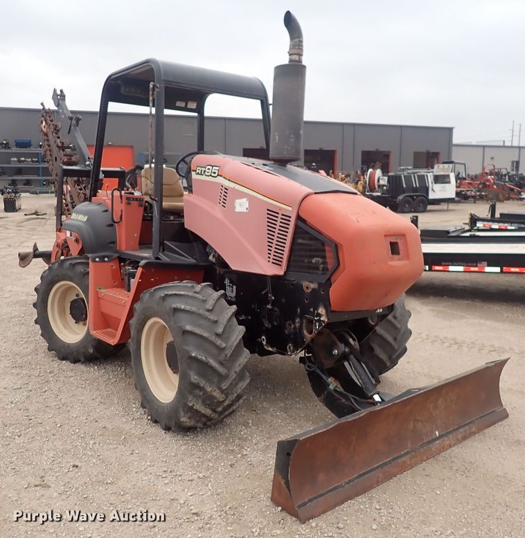 image for item DQ4892 2010 Ditch Witch RT95  trencher