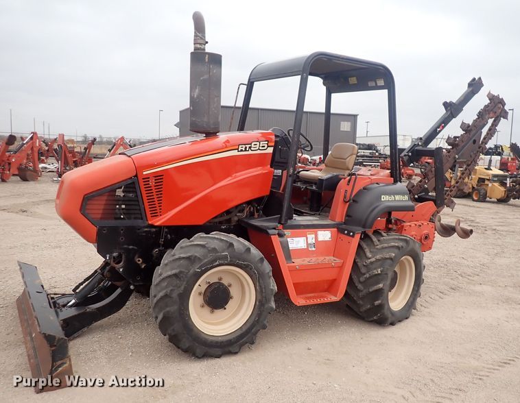 image for item DQ4892 2010 Ditch Witch RT95  trencher
