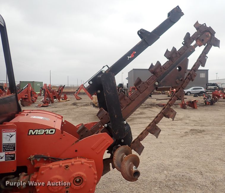 image for item DQ4892 2010 Ditch Witch RT95  trencher