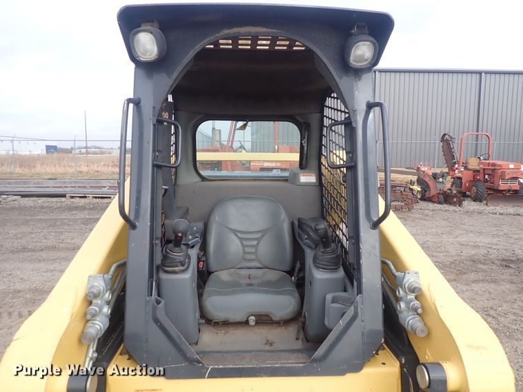 image for item DQ4893 Yanmar S270V  skid steer loader