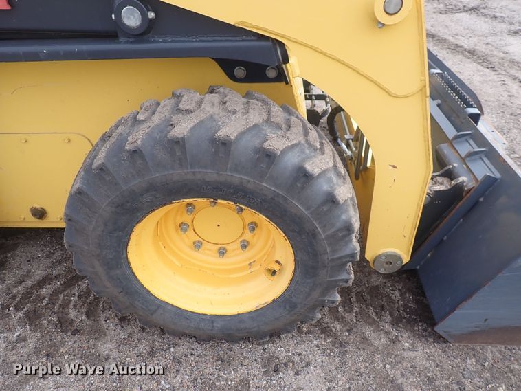 image for item DQ4893 Yanmar S270V  skid steer loader