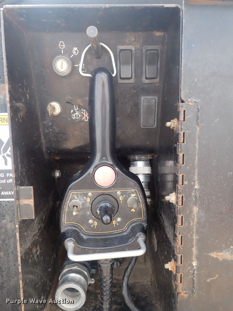 image for item DQ4894 2005 Ditch Witch JT1220 Mach 1  directional boring unit