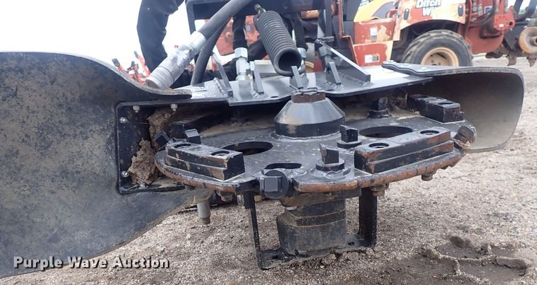 image for item DQ4898 Stumper 220HD  compact utility loader stump grinder