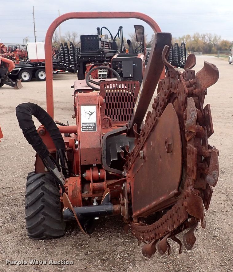 image for item DQ4899 1998 Ditch Witch 3700  trencher
