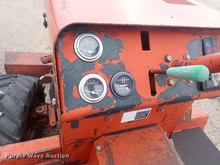 image for item DQ4899 1998 Ditch Witch 3700  trencher