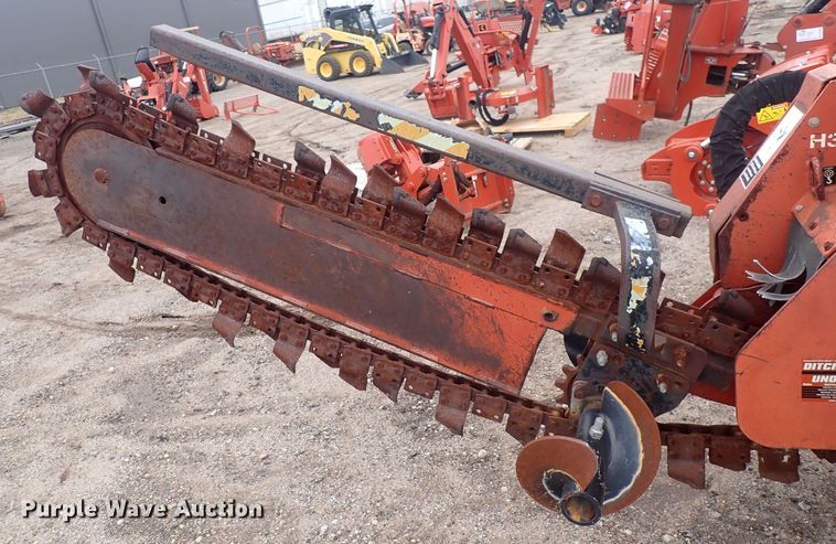 image for item DQ4899 1998 Ditch Witch 3700  trencher