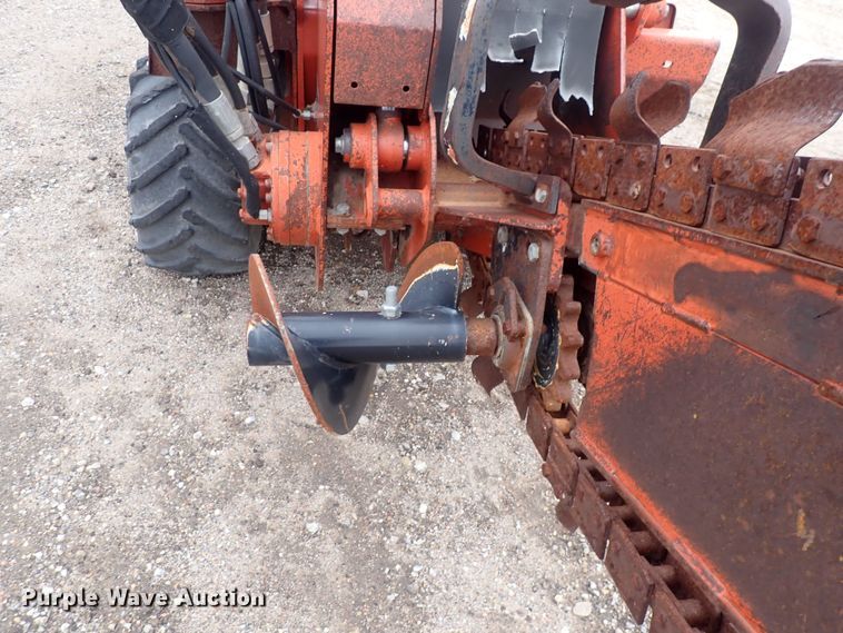 image for item DQ4899 1998 Ditch Witch 3700  trencher