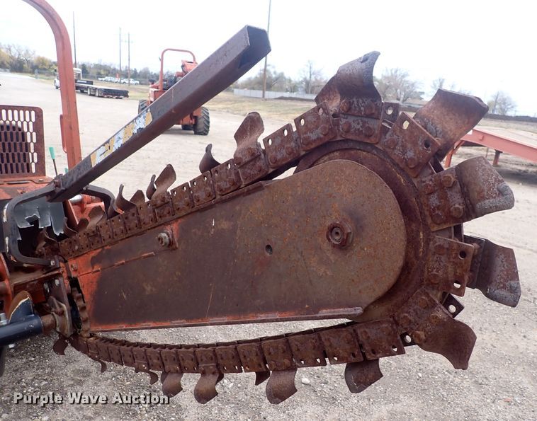 image for item DQ4899 1998 Ditch Witch 3700  trencher