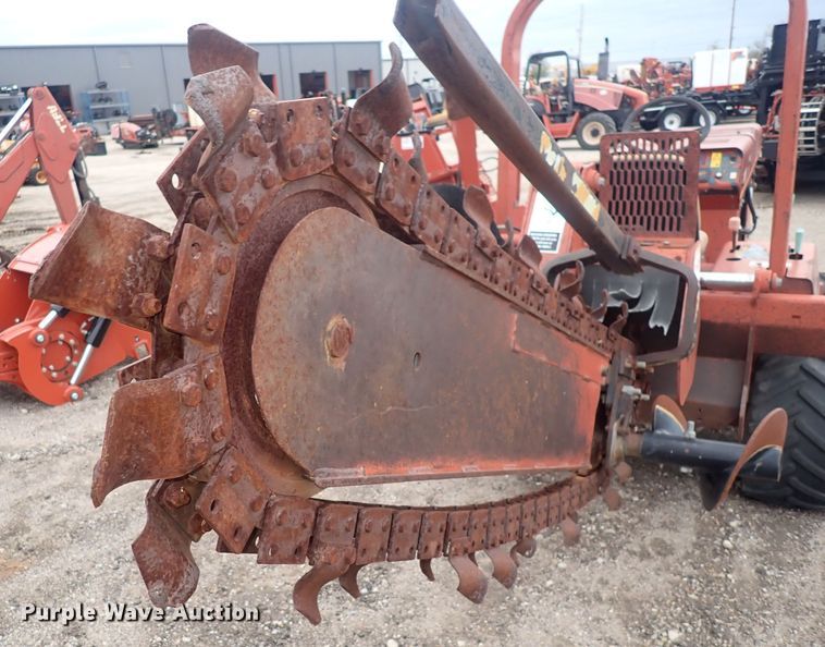 image for item DQ4899 1998 Ditch Witch 3700  trencher