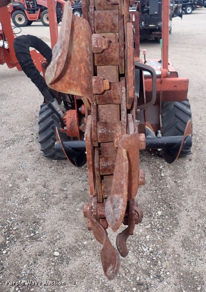 image for item DQ4899 1998 Ditch Witch 3700  trencher