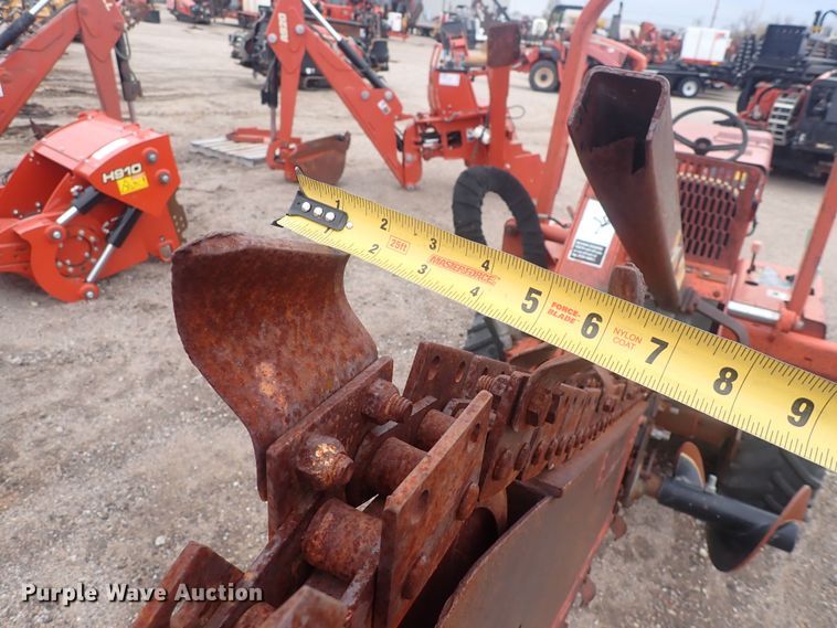 image for item DQ4899 1998 Ditch Witch 3700  trencher
