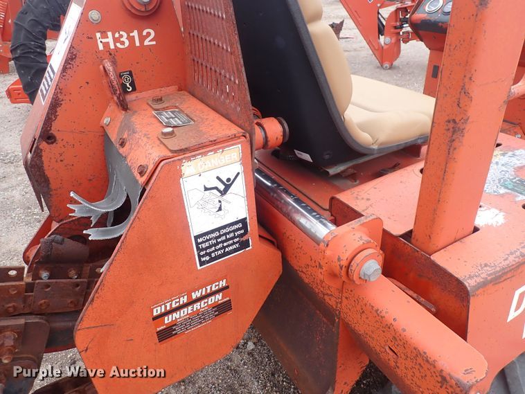 image for item DQ4899 1998 Ditch Witch 3700  trencher
