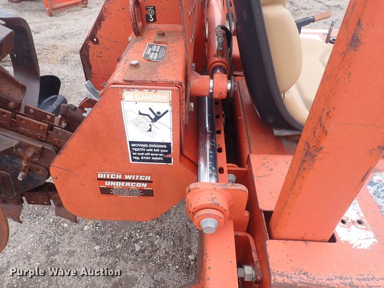 image for item DQ4899 1998 Ditch Witch 3700  trencher