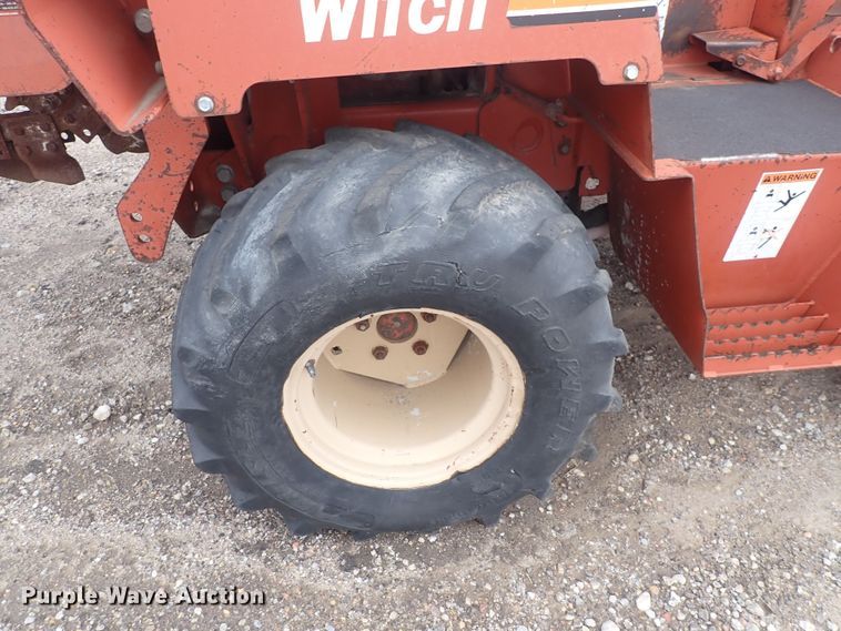 image for item DQ4899 1998 Ditch Witch 3700  trencher