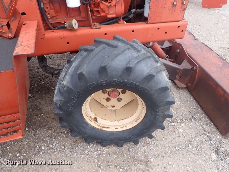 image for item DQ4899 1998 Ditch Witch 3700  trencher