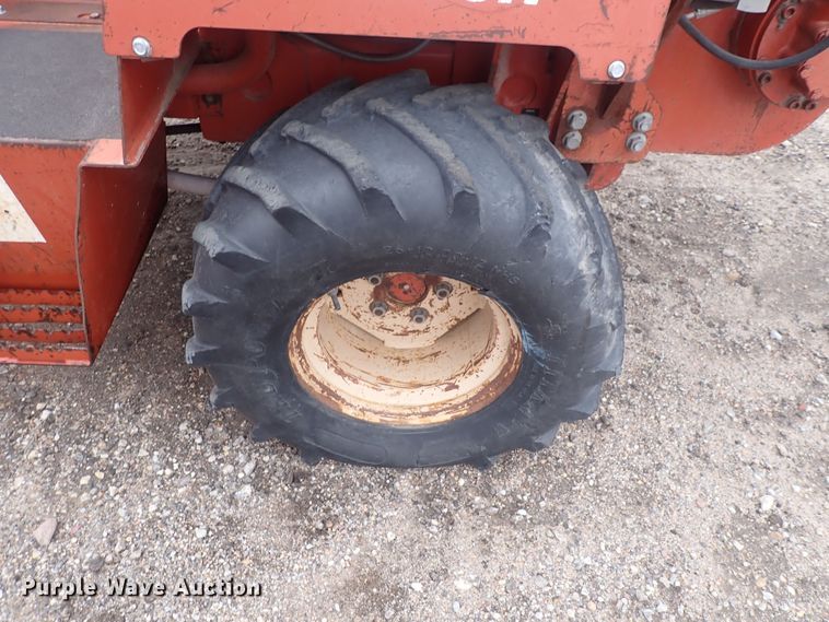 image for item DQ4899 1998 Ditch Witch 3700  trencher