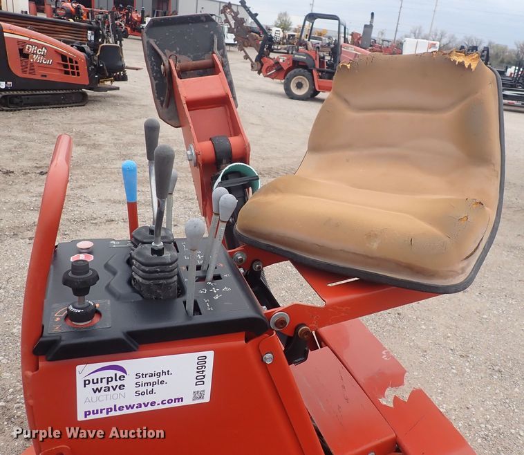 image for item DQ4900 2006 Ditch Witch A920  backhoe