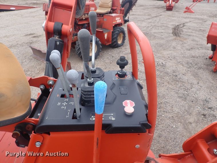 image for item DQ4900 2006 Ditch Witch A920  backhoe