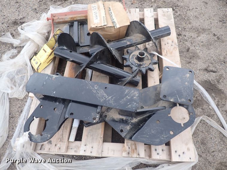 image for item DQ4901 2019 Ditch Witch H910  trencher