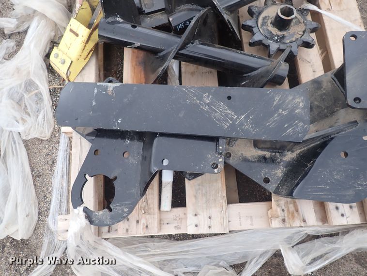 image for item DQ4901 2019 Ditch Witch H910  trencher