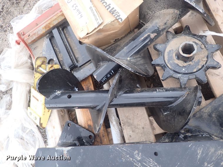 image for item DQ4901 2019 Ditch Witch H910  trencher