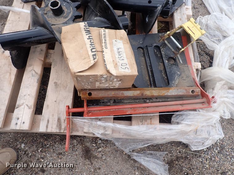 image for item DQ4901 2019 Ditch Witch H910  trencher