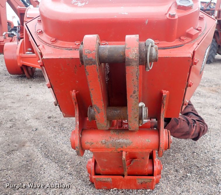 image for item DQ4902 2017 Ditch Witch H331  vibratory plow