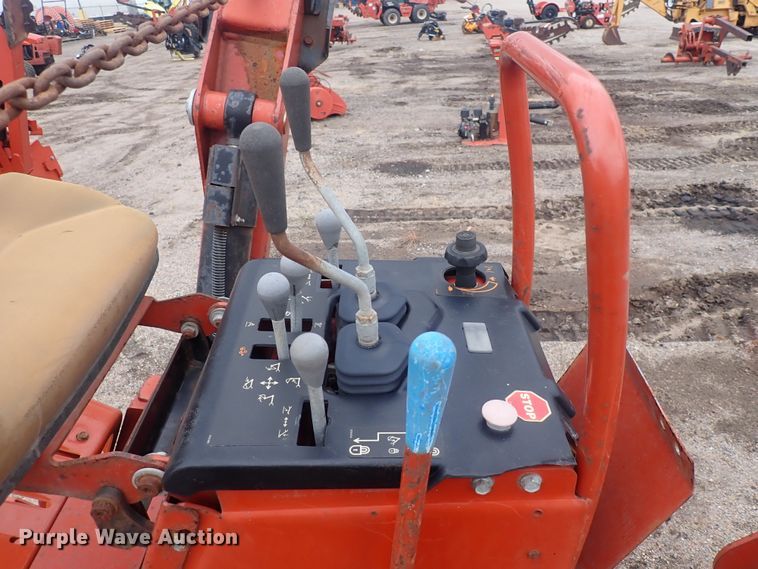 image for item DQ4905 2002 Ditch Witch A920  backhoe