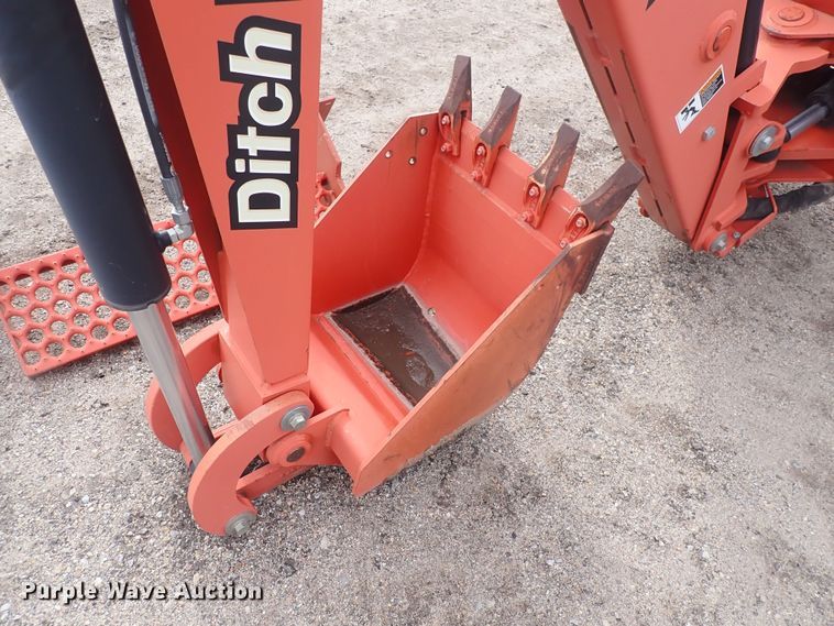 image for item DQ4909 2012 Ditch Witch A820  backhoe