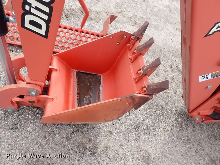 image for item DQ4909 2012 Ditch Witch A820  backhoe