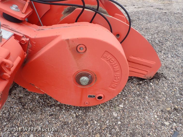 image for item DQ4911 2013 Ditch Witch H910  trencher