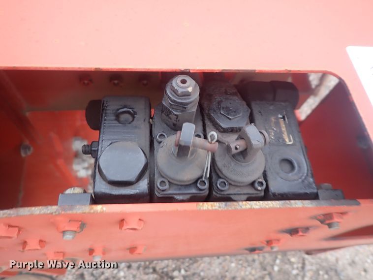 image for item DQ4911 2013 Ditch Witch H910  trencher