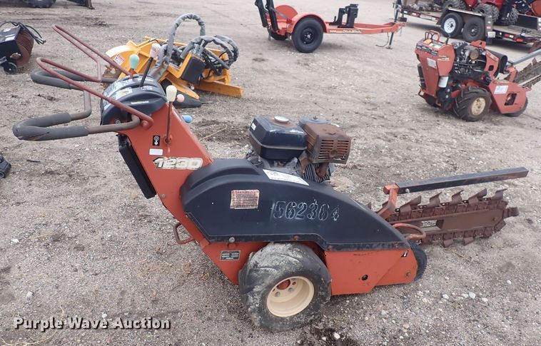 image for item DQ4914 2005 Ditch Witch 1230  trencher