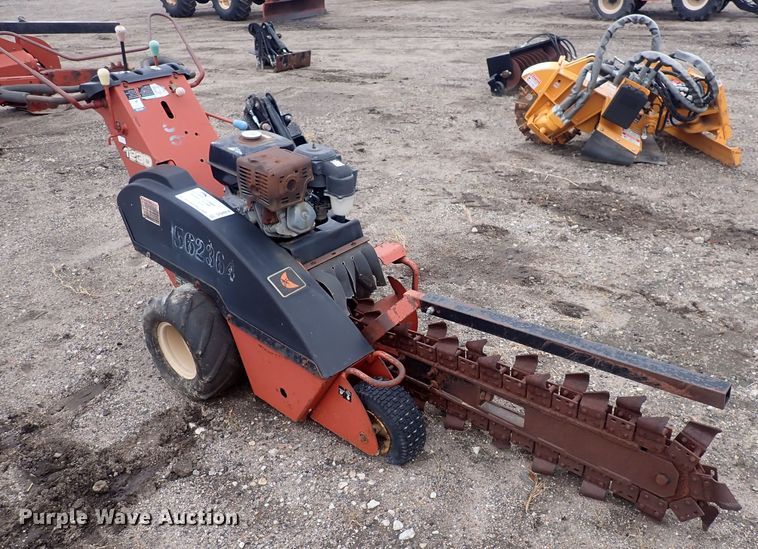 image for item DQ4914 2005 Ditch Witch 1230  trencher