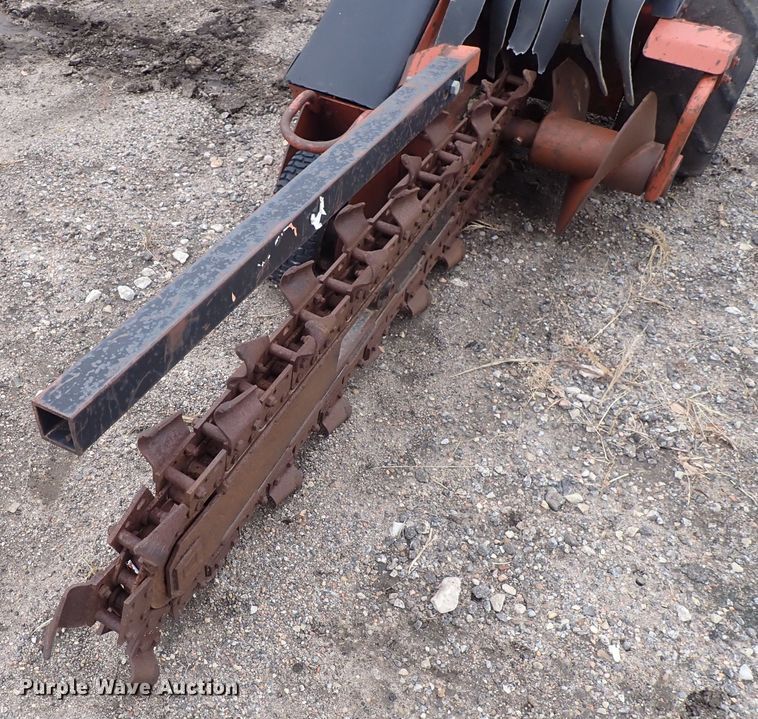 image for item DQ4914 2005 Ditch Witch 1230  trencher