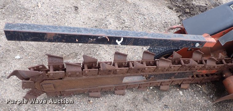 image for item DQ4914 2005 Ditch Witch 1230  trencher