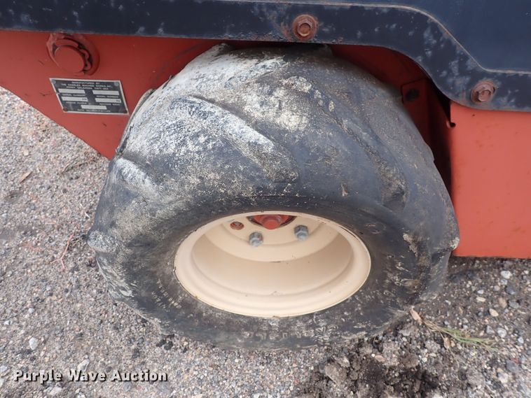 image for item DQ4914 2005 Ditch Witch 1230  trencher